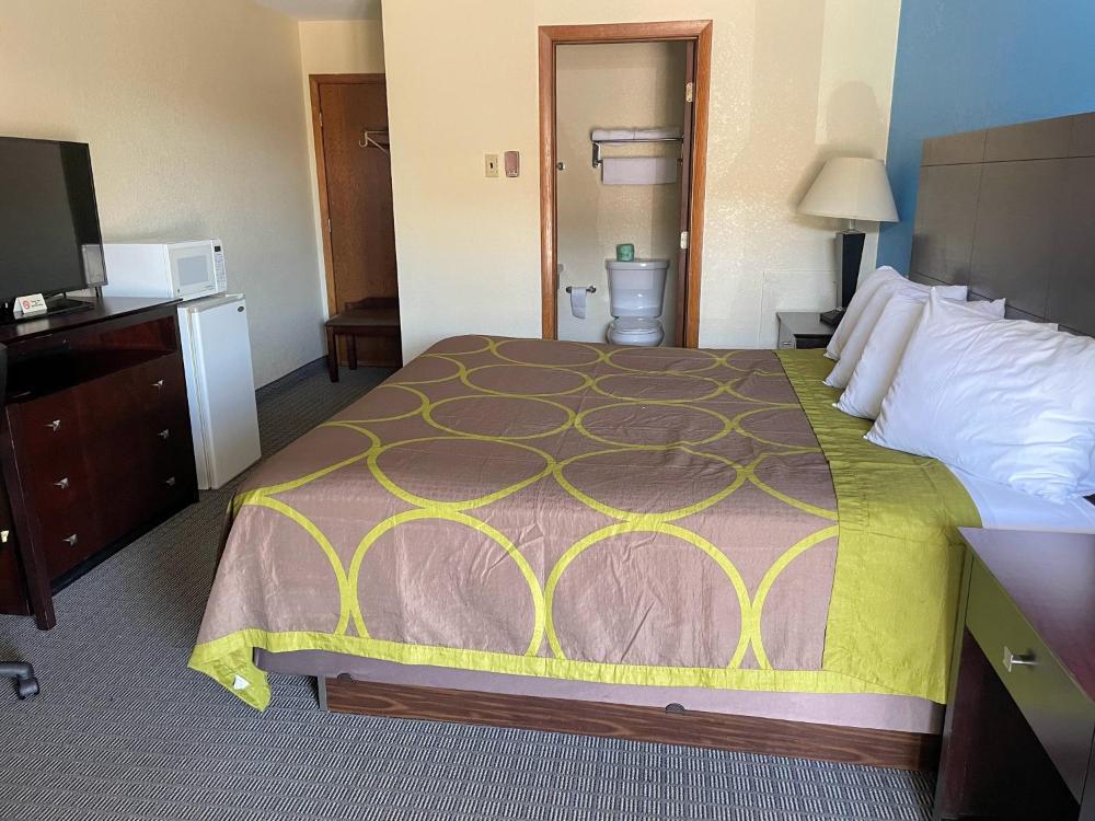 Deluxe King Room interior