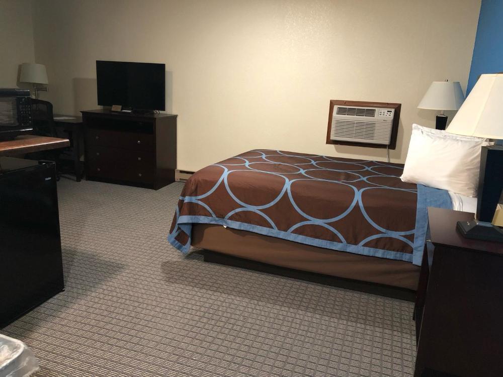 Deluxe Queen Suite interior